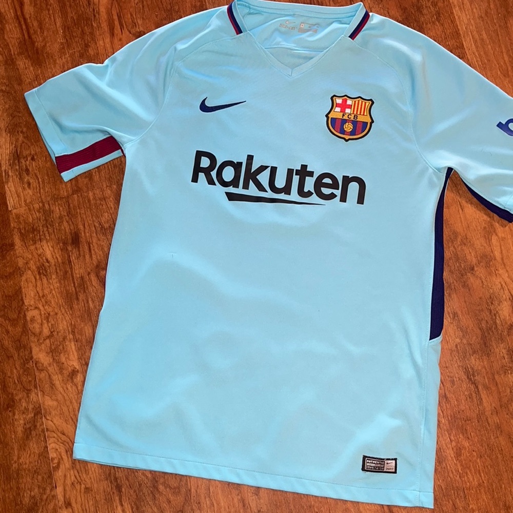 NIKE DRI-FIT soccer jersey. Men size Medium.